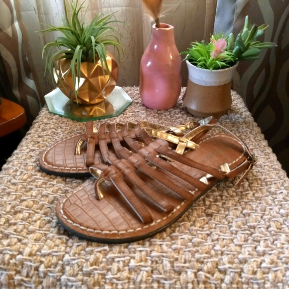 Cute stylish sandals 😎☀👡 - Picture 2 of 3